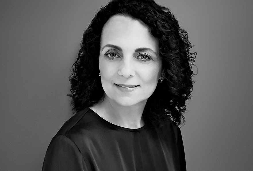 Concetta-Battaglia_Conseil-d-administration-Kering_880x596_Desktop.jpg